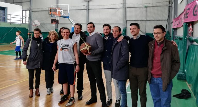 VIDEO/ Il M5s a canestro per i quartieri. Sibilia: “Piccoli gesti per ricostruire”