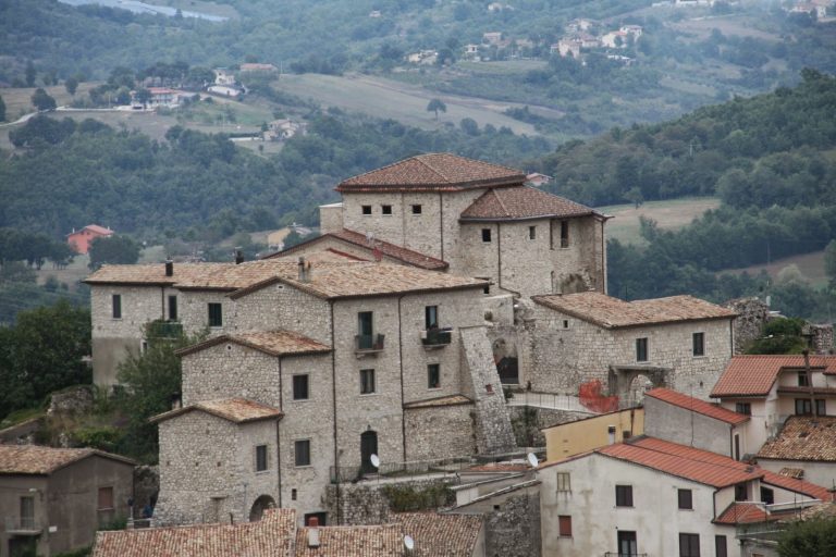 Giovane padre muore in un incidente  Cassano sotto choc, il dolore del sindaco