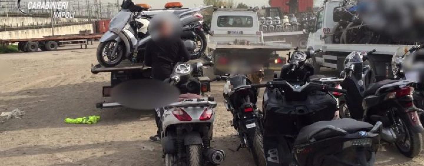 66 scooter rubati trovati in due centri di accoglienza per i migranti. Indagano i carabinieri