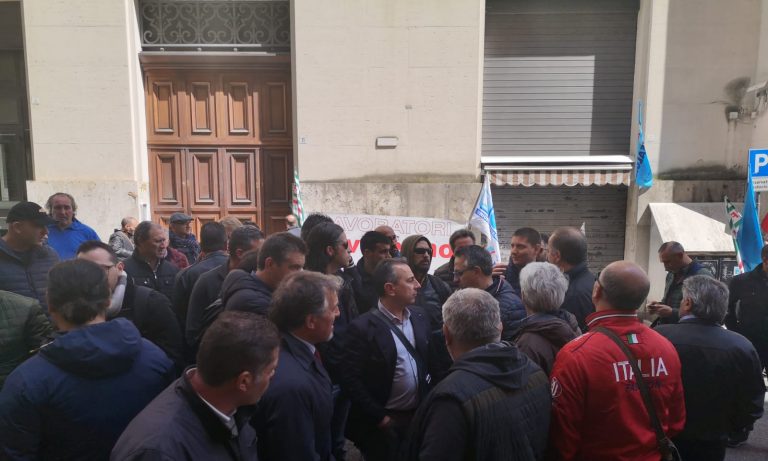 Novolegno, boccata d’ossigeno per i lavoratori. Pallini (M5S): “Ora serve alternativa seria”