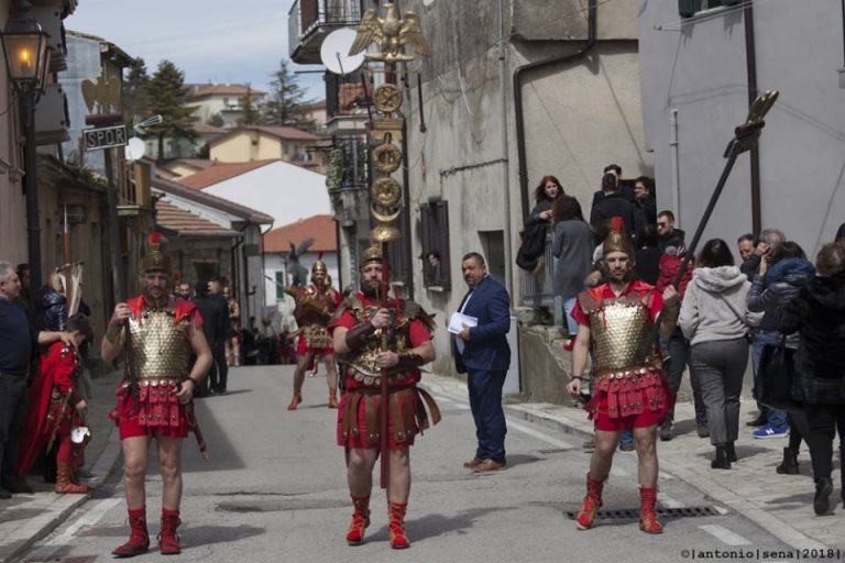 Pasqua si avvicina, a Vallata il centenario rito del Venerdì Santo con 200 figuranti