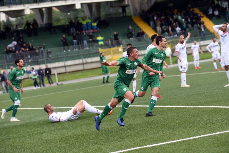 Extralusso Avellino, la festa continua: De Vena piega il Bari