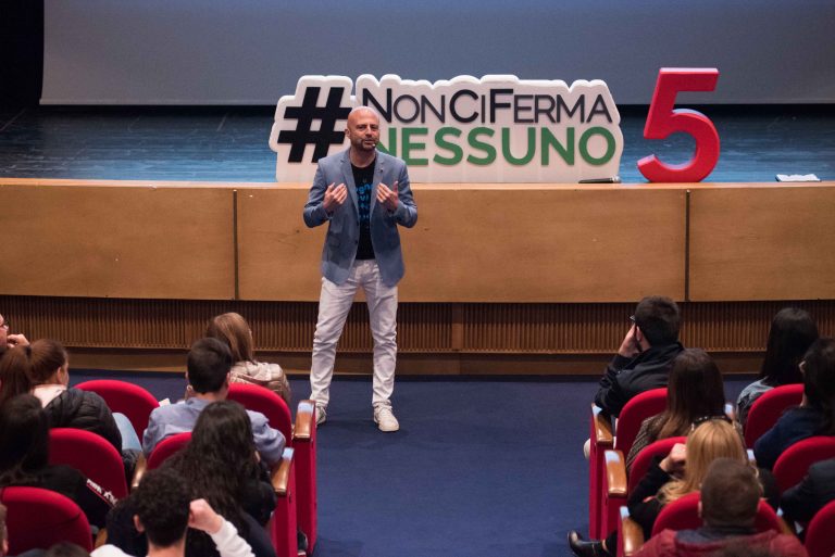 #NonCiFermaNessuno, Luca Abete fa tappa all’università di Salerno