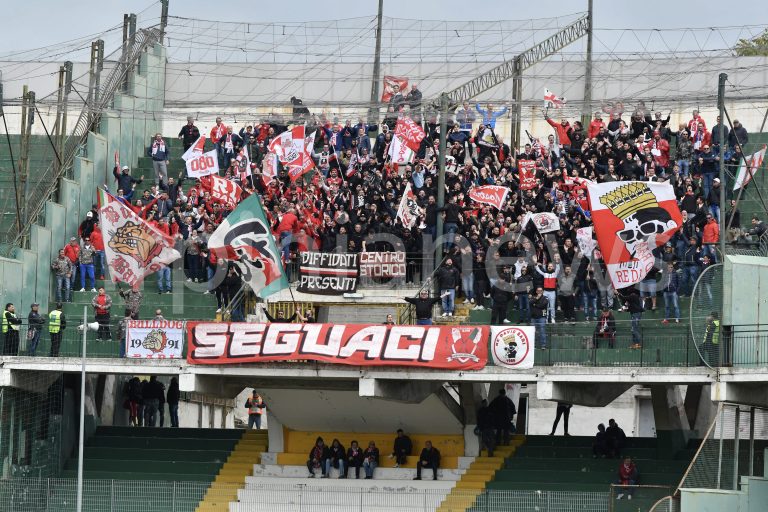 Avellino-Bari, restrizioni in vista per i tifosi ospiti: al Partenio con la tessera