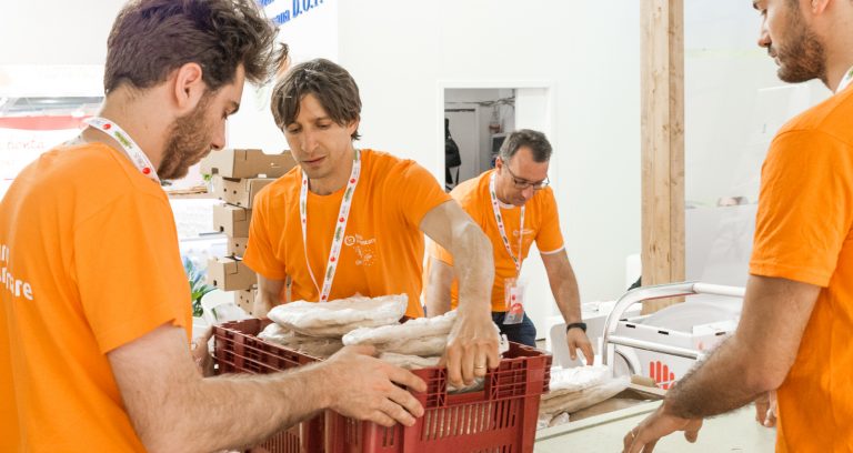 “La fame non va in vacanza”, i volontari del Banco Alimentare per i più bisognosi nei capoluoghi campani