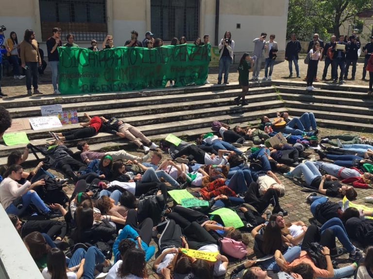 Fridays For Future, studenti in piazza anche ad Avellino contro i cambiamenti climatici