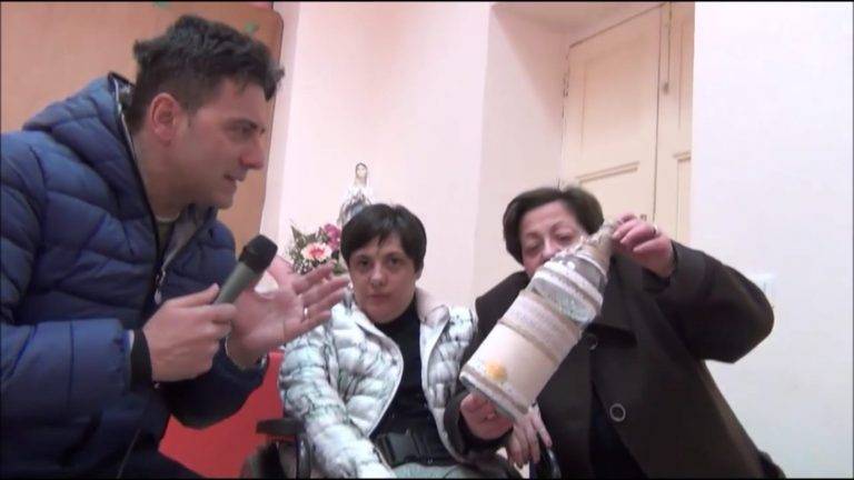 Luciana, la ragazza disabile che crea opere meravigliose
