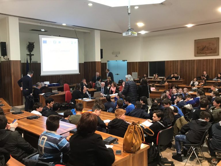 In tre anni la nuova “Dante Alighieri”: il progetto c’è e gli alunni riempiono Palazzo di Città