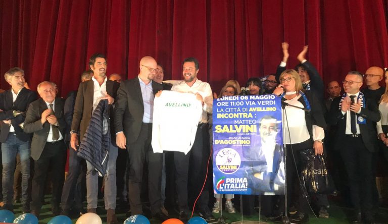 VIDEO/ Salvini in città tra “Forza Avellino”, Taurasi, bacioni ai “comunisti fuori” e attacchi a De Mita: “Io a 91 farei il nonno”