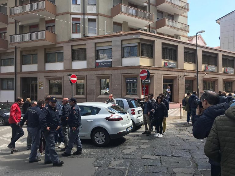 Banda del taglierino in azione: tentata rapina in banca ad Avellino