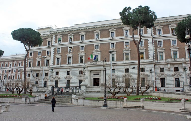 Coronavirus: online l’autocertificazione per gli spostamenti in Lazio, Campania e Lombardia