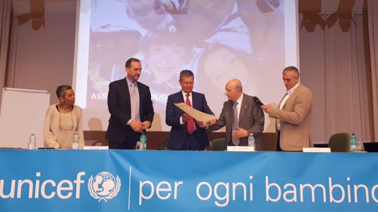 Diritti dei bambini, i Vigili del Fuoco confermati ambasciatori Unicef Italia