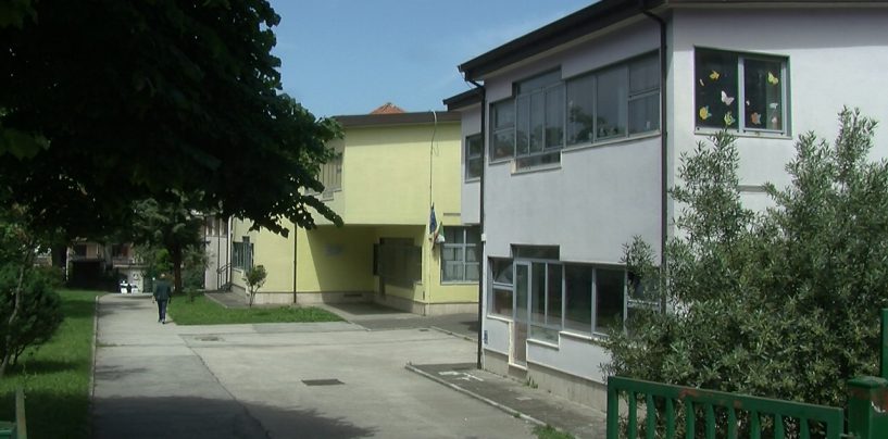 Violenze verbali e fisiche ma nessun abuso sessuale all’asilo di Solofra: solo atteggiamenti morbosi del maestro