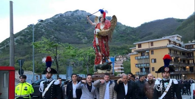 Contro le truffe agli anziani, il parroco di Chiusano parte dagli appelli durante messe e processioni