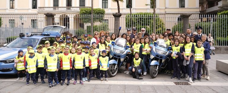 Avellino a scuola di sicurezza, le Forze dell’Ordine schierate insieme a centinaia di studenti