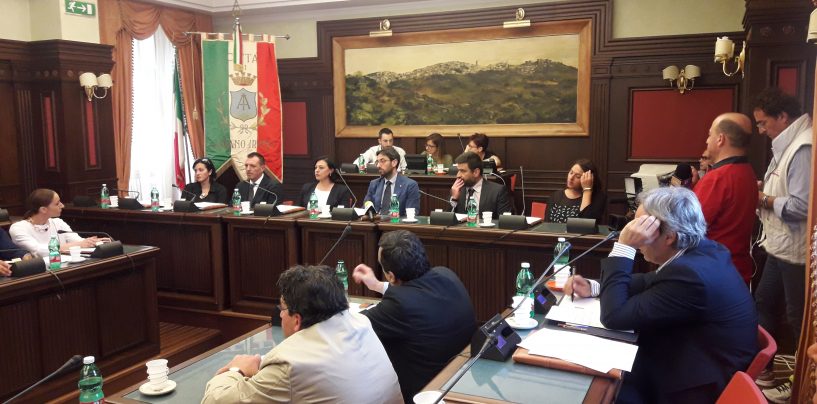 Salta il primo consiglio comunale ad Ariano, il centrodestra abbandona l’aula