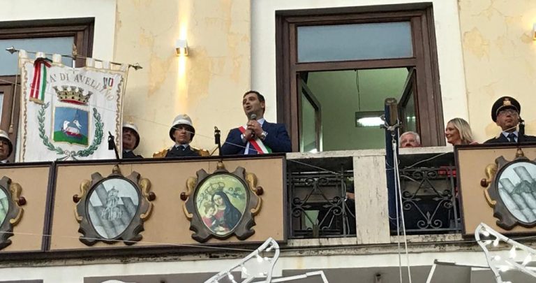 VIDEO/ “Visti da quassù siete bellissimi, siamo meglio di quanto pensiamo”. Il primo “Pannetto” di Festa è per gli avellinesi