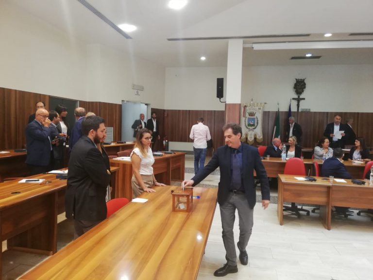 Il presidente Maggio “bacchetta” i colleghi: “Il consiglio comunale non deve essere un’arena dove scontrarsi”