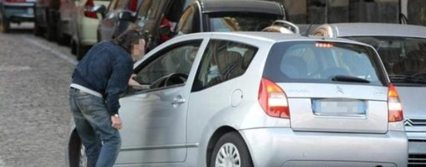 Soldi in cambio di un “parcheggio sicuro”, abusivo allontanato da una clinica di Mercogliano