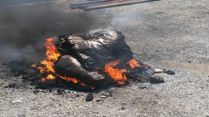 Colto sul fatto mentre bruciava materiali di scarto, in manette un uomo di Calvi