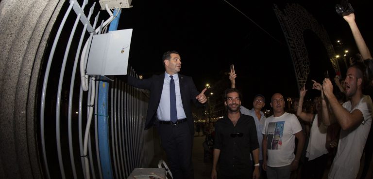 VIDEO/ Il Sindaco accende le Luminarie: “Tradizione che la gente attendeva da anni”