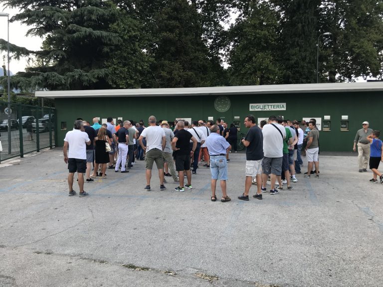 È scattata la prevendita: tutti in fila per Avellino-Bari
