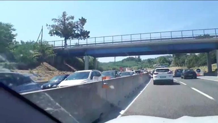 VIDEO/ Autostrada A16: code infinite tra Avellino e uscita Benevento in direzione Bari
