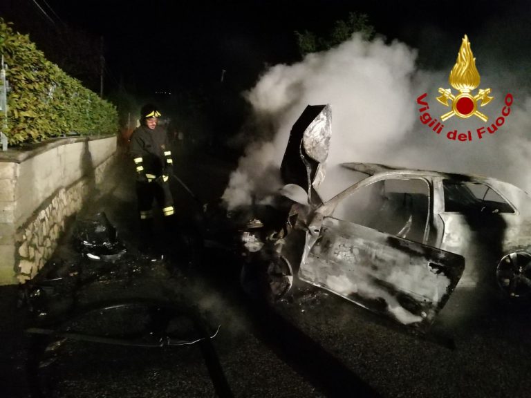 Contro il muro con l’auto che va in fiamme, ferita una coppia ad Ariano