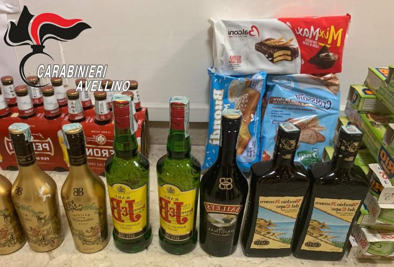 Sorpresi con alcolici e alimentari di dubbia provenienza: scatta la denuncia per tre stranieri