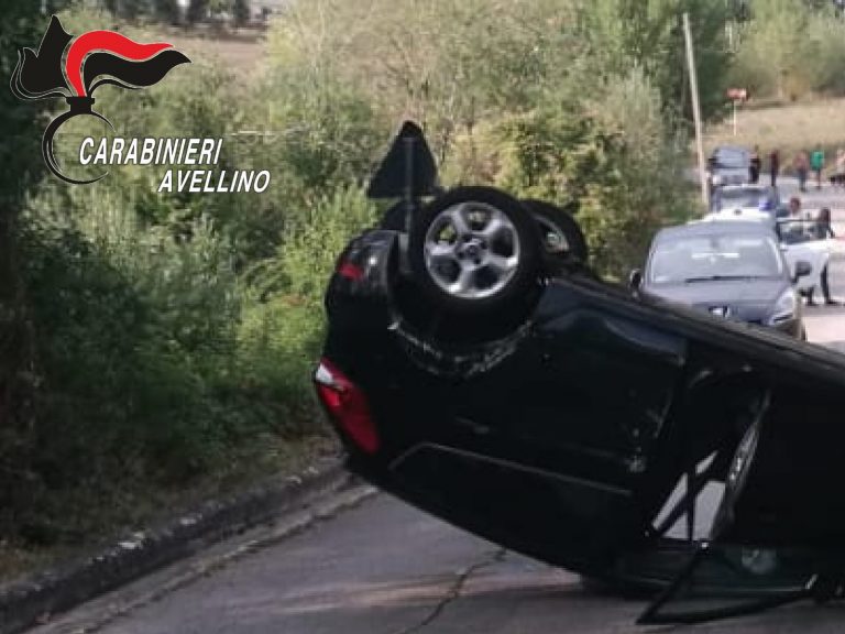 Paura a Nusco: auto si ribalta, ferite due donne