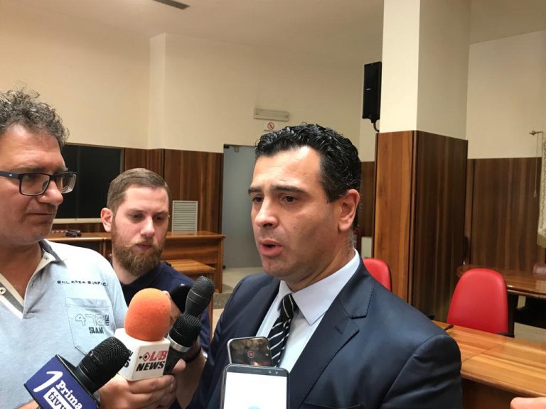 Festa non si scompone: “Assenze giusitificate, governiamo senza problemi”