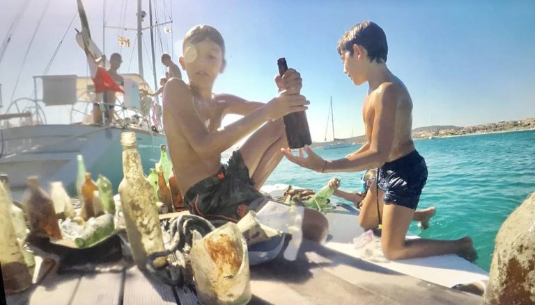 Il mare della Sardegna ripulito da cinque ragazzi. Uno di loro è di Avellino e vorrebbe conoscere Greta