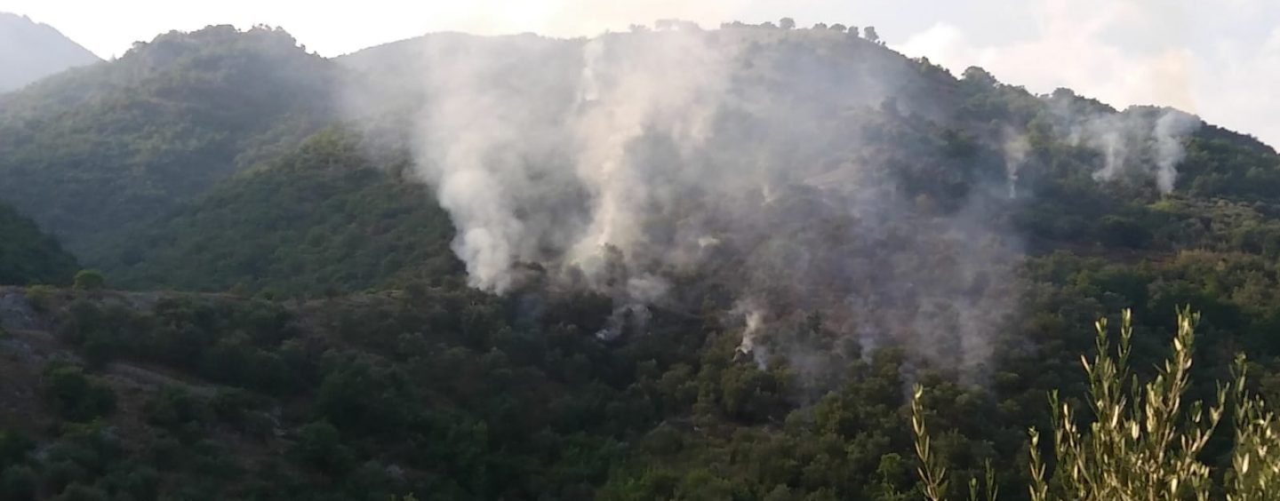 Incendi, ecco la mappa dei roghi in Irpinia. A Calabritto arriva l’elicottero regionale