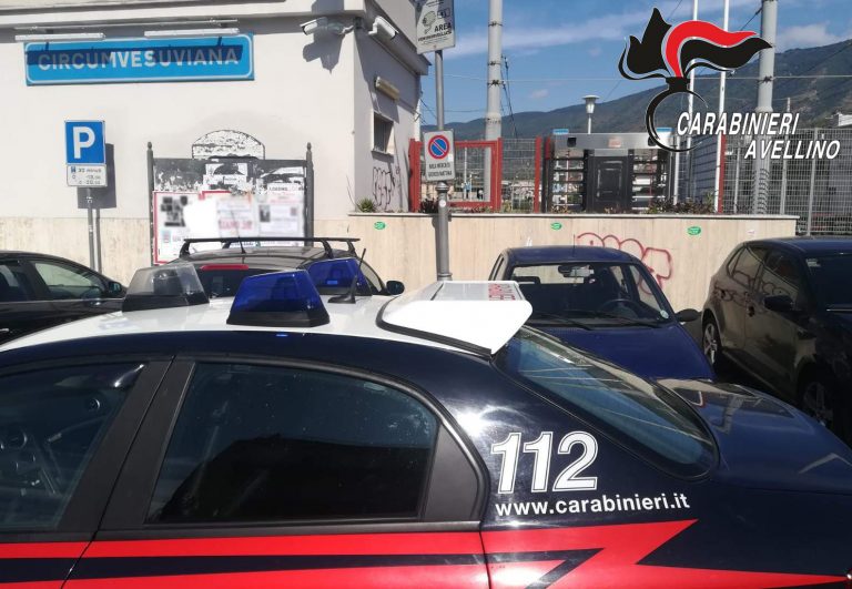 Beccato fuori dalla stazione con cocaina e hashish: denunciato per spaccio