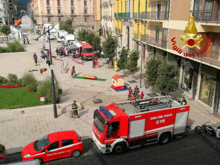 VIDEO/ Incendio Pianodardine, dopo gli striscioni e i 6×3 i pompieri ringraziano l’Irpinia