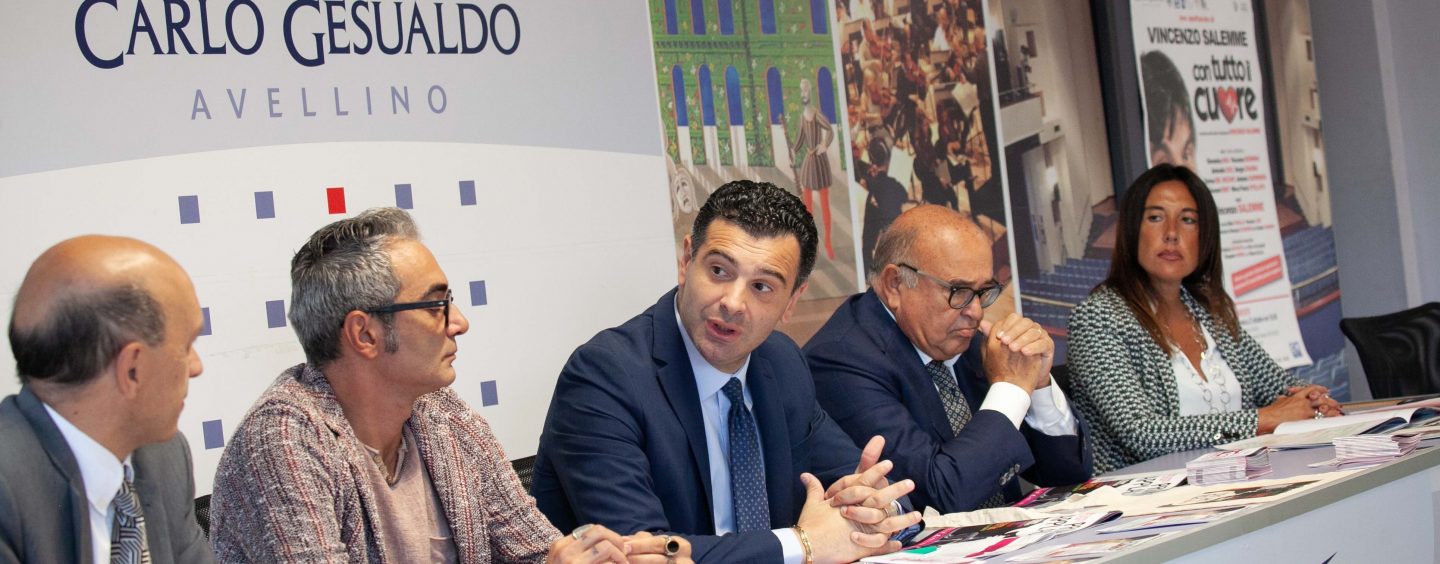 Tradizione e comicità: al “Gesualdo” arriveranno Salemme, Siani, Lello Arena e tanti altri