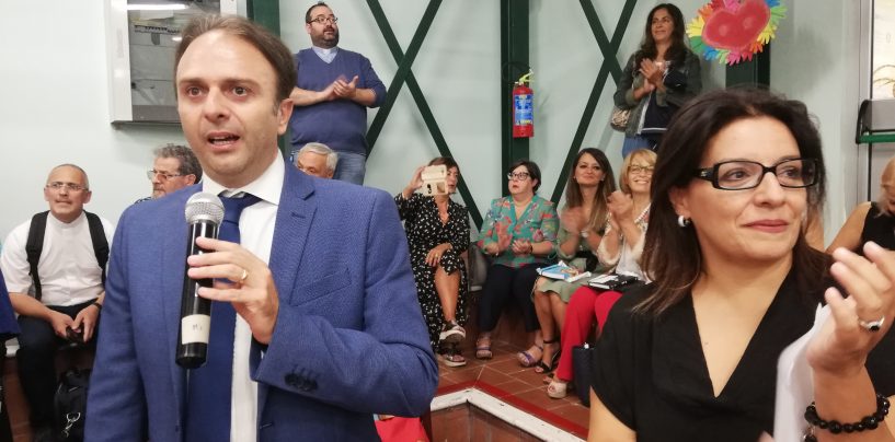 La scuola nel periodo del Covid, al “Perna Alighieri” di Avellino ecco l’outdoor: letture e teatro nel parco