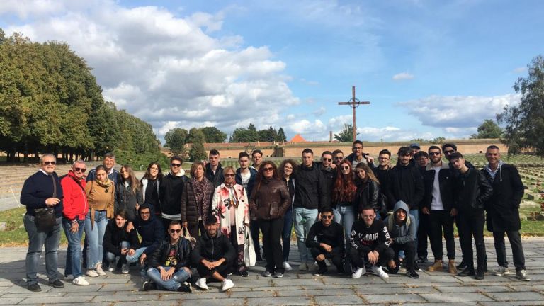 “Lavorare sulla memoria”: D’Amelio visita con gli studenti di Montella il lager di Terezin