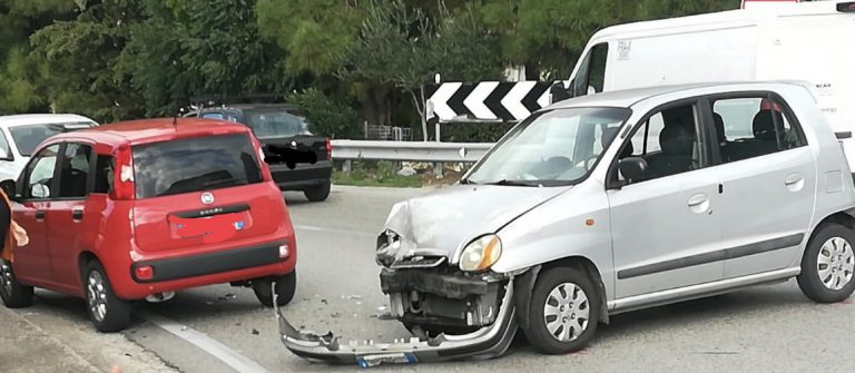 Mirabella Eclano, schianto alla frazione Calore