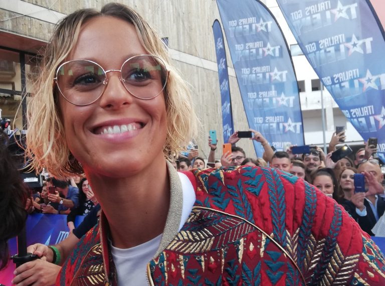 Asta per l’ospedale di Bergamo, Federica Pellegrini mette in vendita anche il bomber indossato ad Avellino