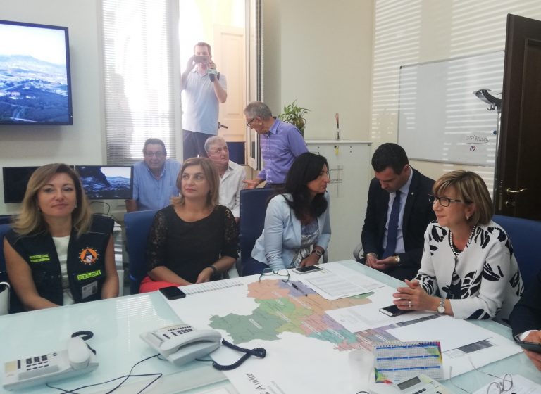 Avellino verso la normalità dopo l’incendio. Il sindaco: “Ma non caliamo l’attenzione”