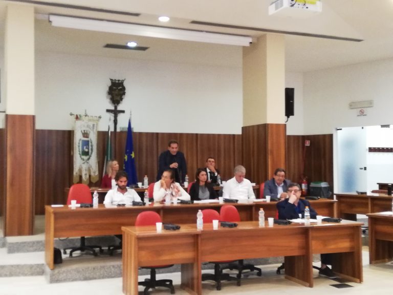 La solidarietà del consiglio comunale a Giacobbe. “Continuiamo a lavorare, non ci facciamo intimidire”