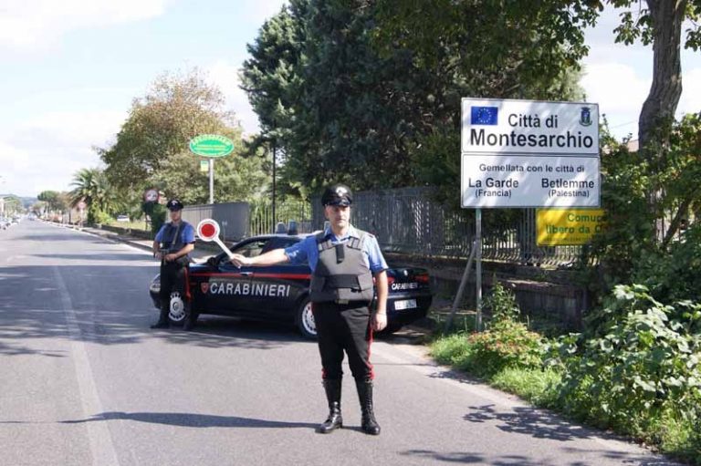 Montesarchio, sorpresi con la droga in casa