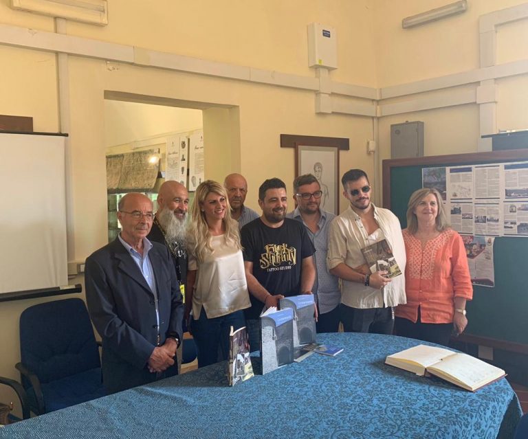 Alle Tatoo, il tatuatore da record in visita al castello D’Aquino di Grottaminarda