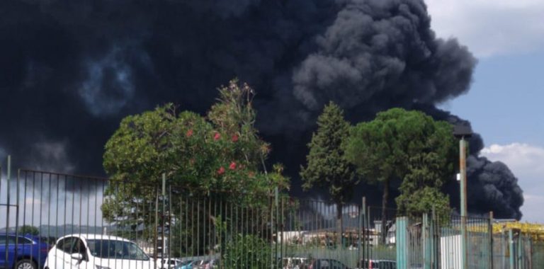 Incendio di Avellino, ecco la prima relazione dell’Arpac sulla qualità dell’aria