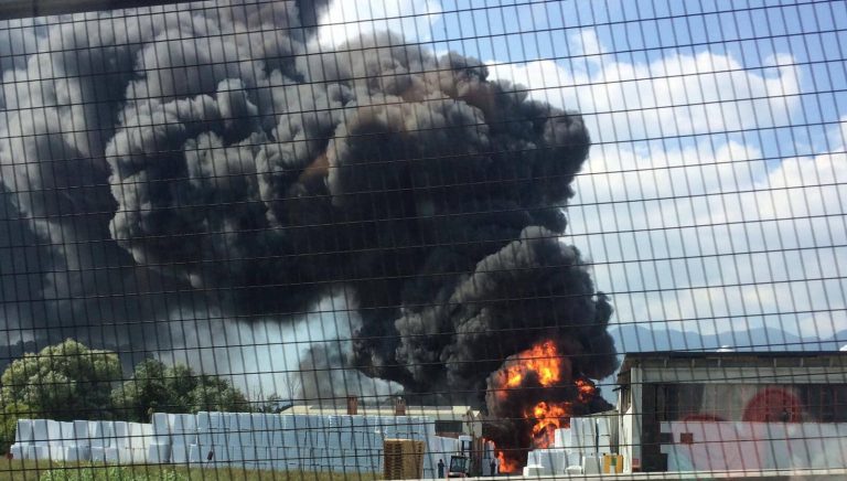 FOTO/ Esplode la ICS a Pianodardine: nube nera invade Avellino