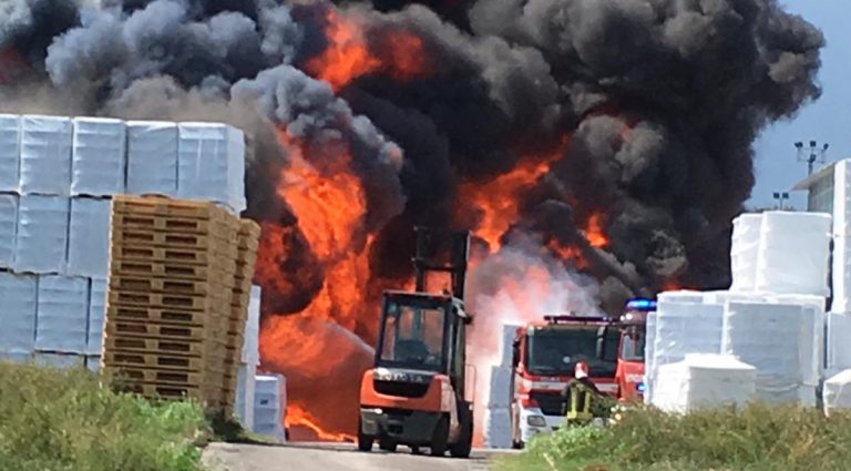 Inferno di Pianodardine, l’Arpac avvia i monitoraggi ambientali
