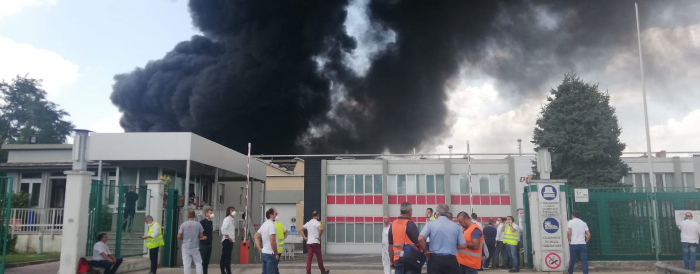 Maxi incendio a Pianodardine, Irpiniambiente: “Sospesa attività Stir. Sostegno ai caschi rossi”