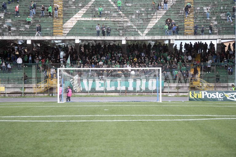 Prevendita Avellino-Ternana, la società taglia i prezzi
