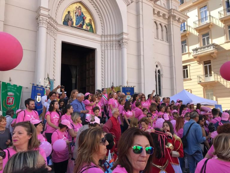 VIDEO-FOTO/ The Power of Pink: in migliaia in marcia da Mercogliano ad Avellino per la prevenzione